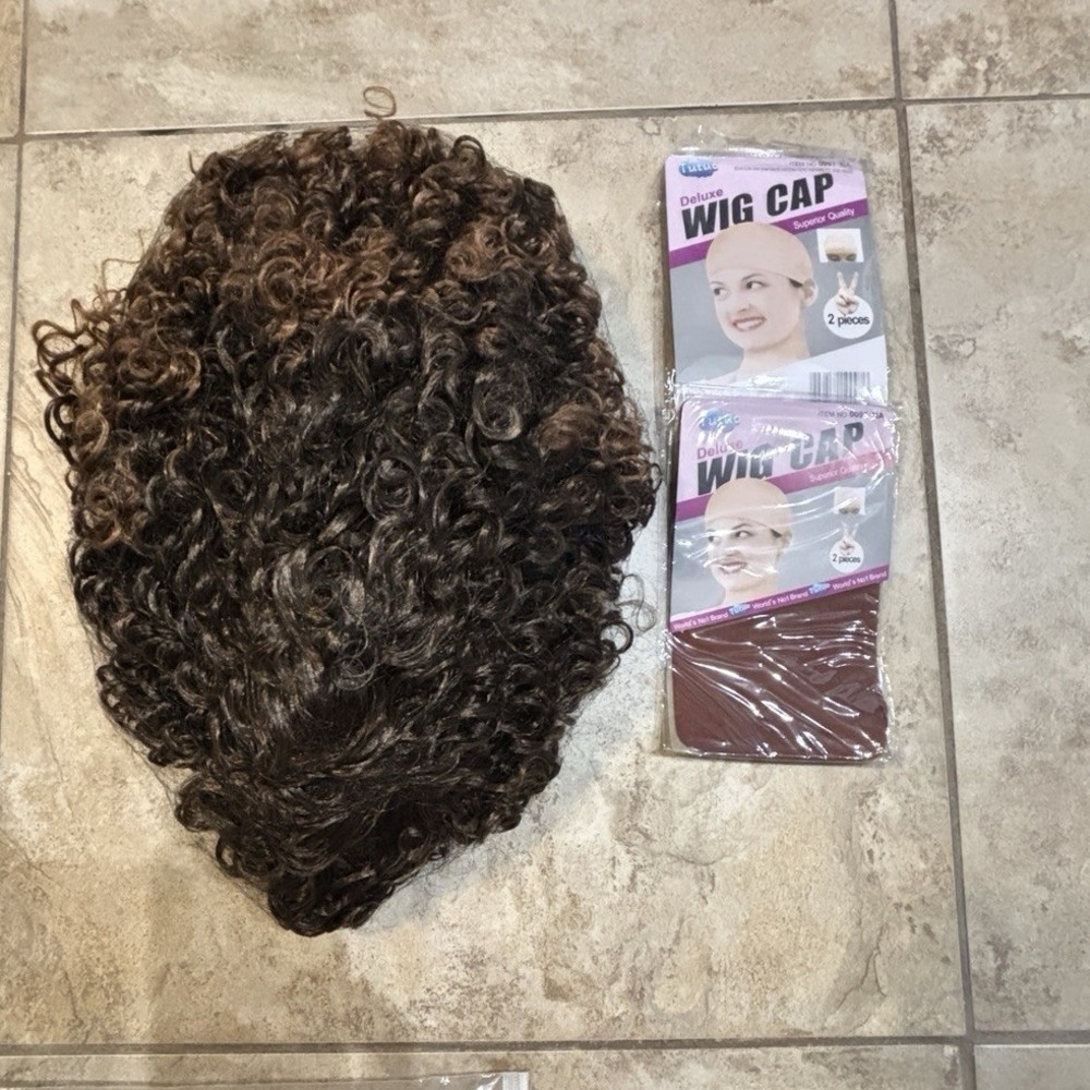Rosmile 15" Curly Wig Brown Black Highlights Bangs + Caps Comb